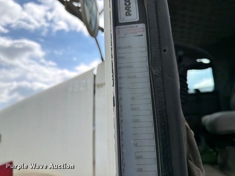 image for item EL0110 2006 Kenworth T800 semi truck