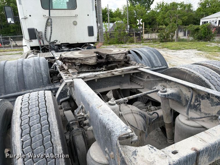 image for item EL0111 2016 Kenworth T880 semi truck