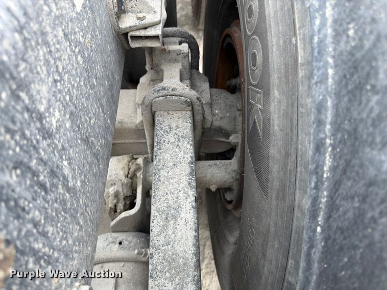 image for item EL0111 2016 Kenworth T880 semi truck