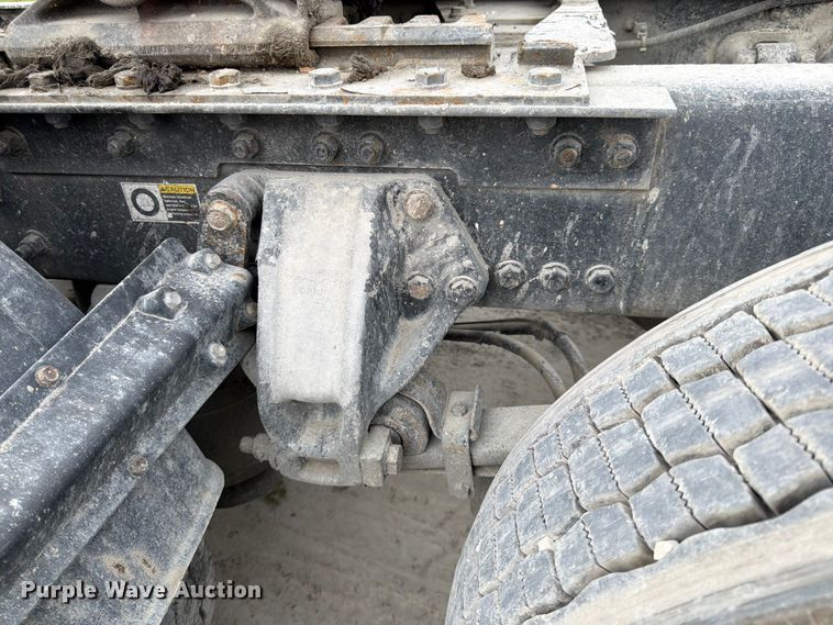 image for item EL0111 2016 Kenworth T880 semi truck