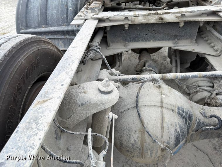 image for item EL0111 2016 Kenworth T880 semi truck