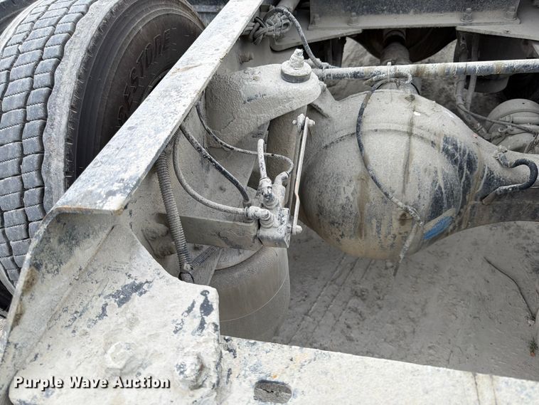 image for item EL0111 2016 Kenworth T880 semi truck