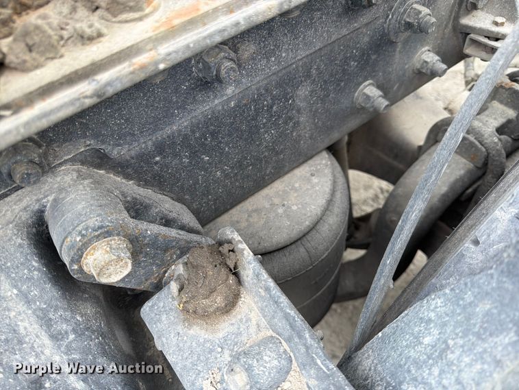 image for item EL0111 2016 Kenworth T880 semi truck