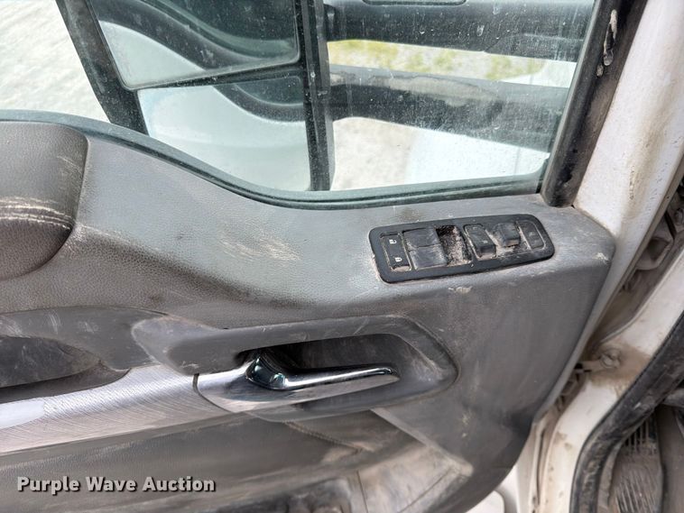 image for item EL0111 2016 Kenworth T880 semi truck