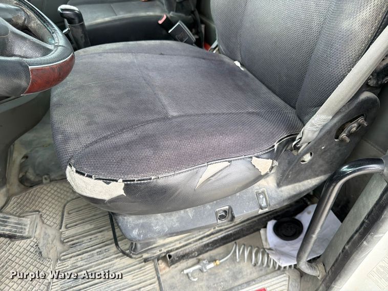 image for item EL0111 2016 Kenworth T880 semi truck