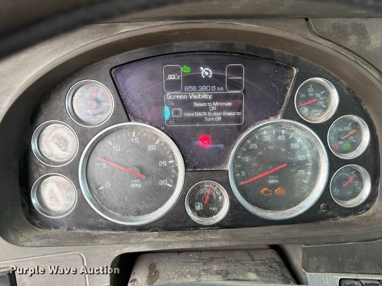 image for item EL0111 2016 Kenworth T880 semi truck