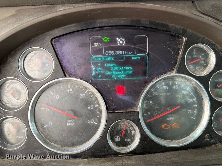 image for item EL0111 2016 Kenworth T880 semi truck