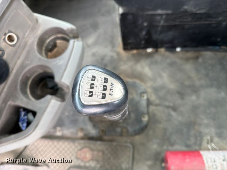 image for item EL0111 2016 Kenworth T880 semi truck