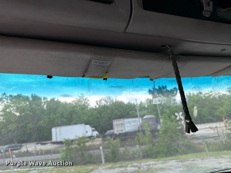 image for item EL0111 2016 Kenworth T880 semi truck