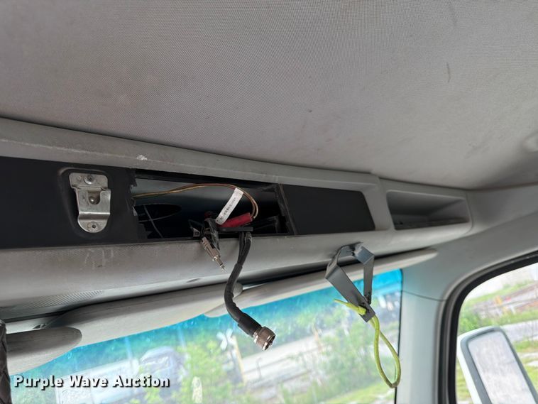 image for item EL0111 2016 Kenworth T880 semi truck