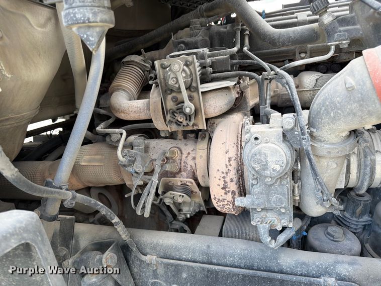 image for item EL0111 2016 Kenworth T880 semi truck