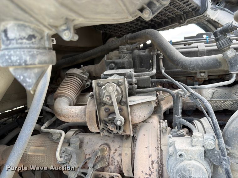 image for item EL0111 2016 Kenworth T880 semi truck