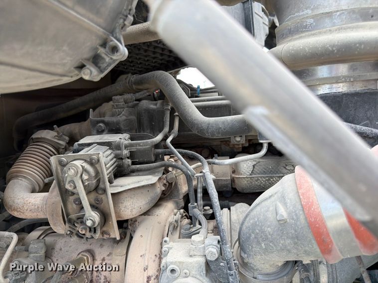 image for item EL0111 2016 Kenworth T880 semi truck