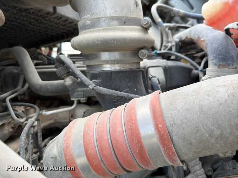 image for item EL0111 2016 Kenworth T880 semi truck