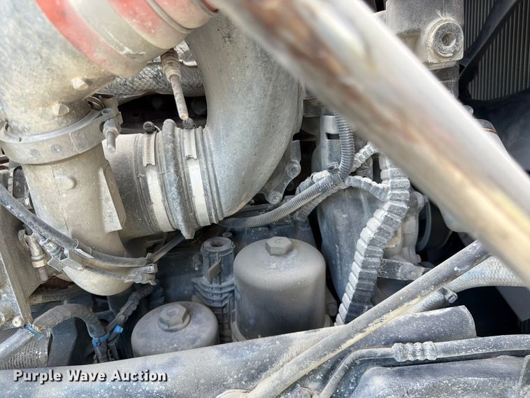 image for item EL0111 2016 Kenworth T880 semi truck