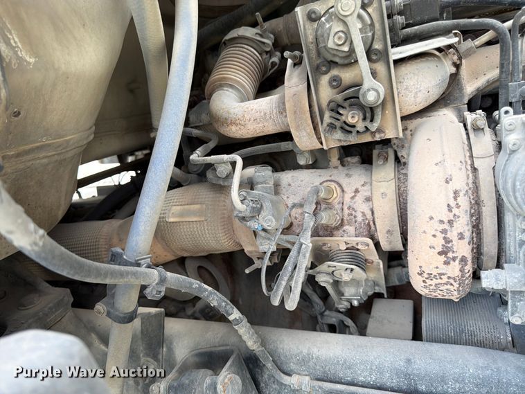 image for item EL0111 2016 Kenworth T880 semi truck