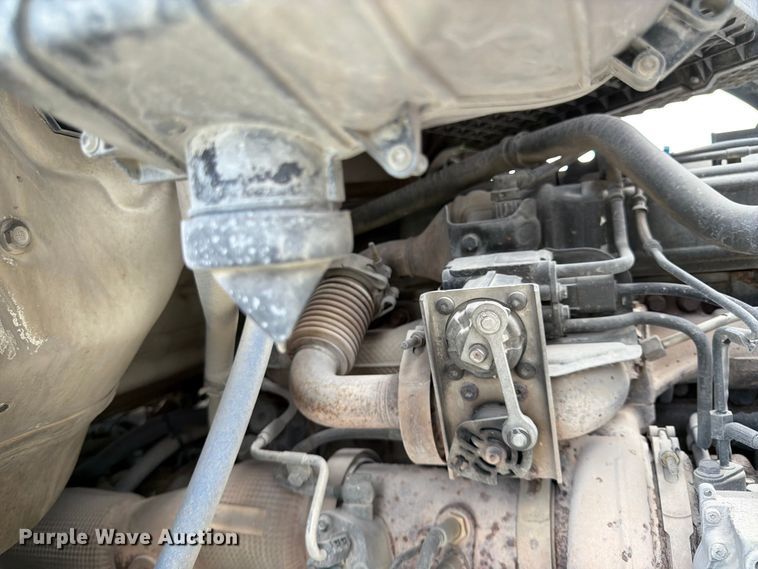 image for item EL0111 2016 Kenworth T880 semi truck