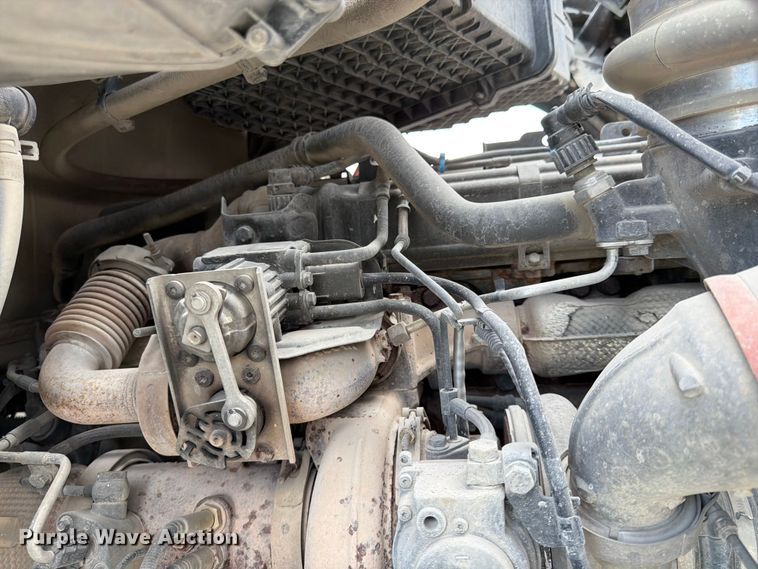 image for item EL0111 2016 Kenworth T880 semi truck