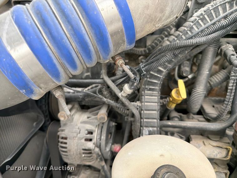 image for item EL0111 2016 Kenworth T880 semi truck