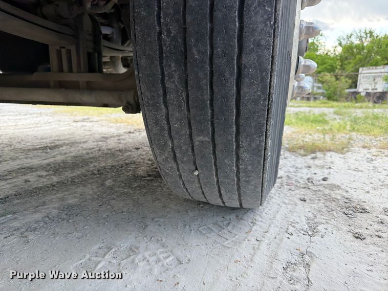 image for item EL0111 2016 Kenworth T880 semi truck