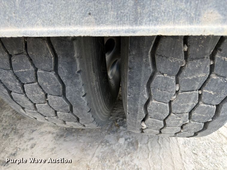 image for item EL0111 2016 Kenworth T880 semi truck