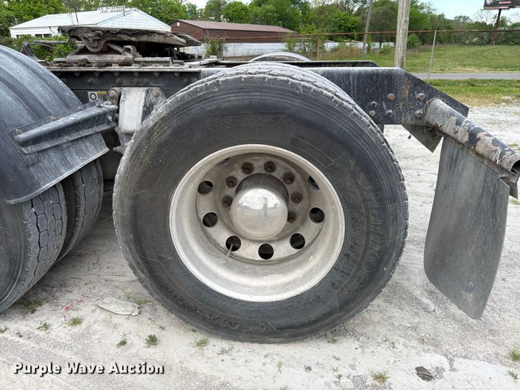 image for item EL0111 2016 Kenworth T880 semi truck