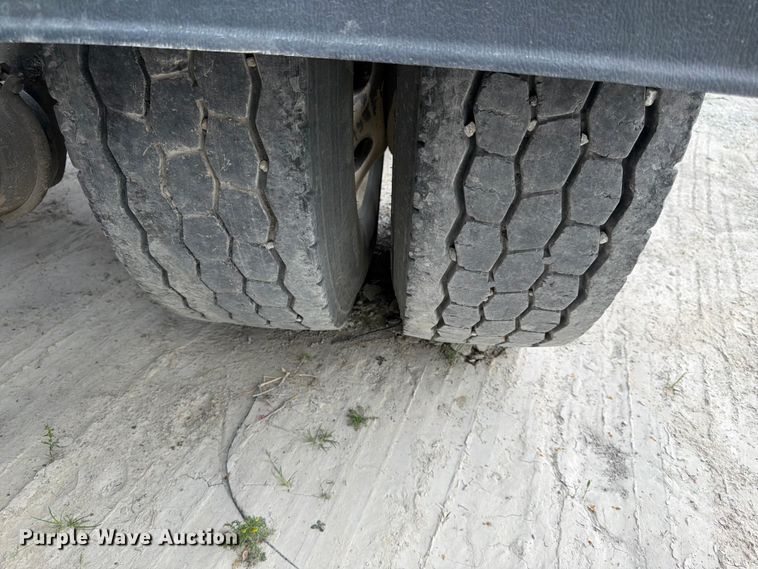 image for item EL0111 2016 Kenworth T880 semi truck