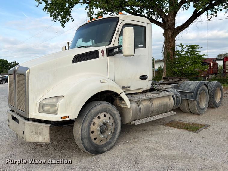 image for item EL0112 2016 Kenworth T880 semi truck