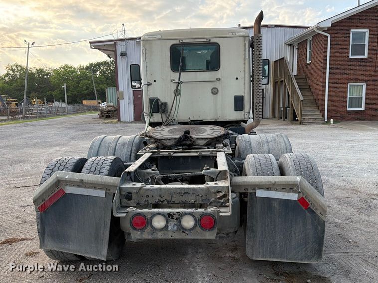 image for item EL0112 2016 Kenworth T880 semi truck