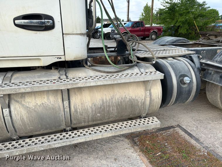 image for item EL0112 2016 Kenworth T880 semi truck