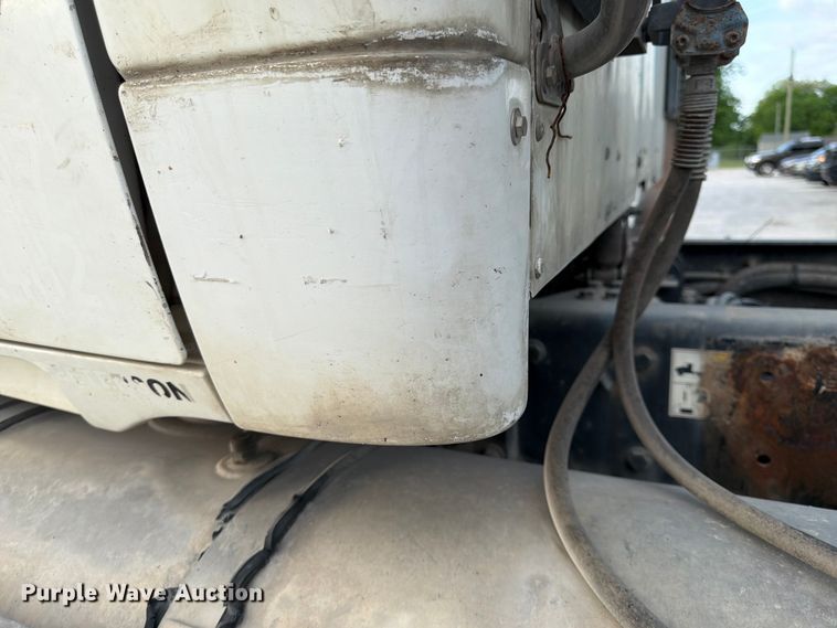 image for item EL0112 2016 Kenworth T880 semi truck