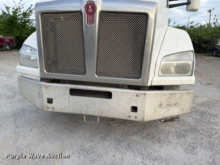 image for item EL0112 2016 Kenworth T880 semi truck