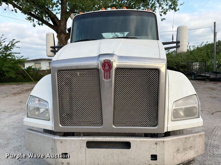 image for item EL0112 2016 Kenworth T880 semi truck