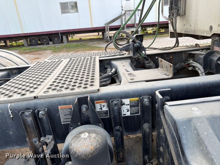 image for item EL0112 2016 Kenworth T880 semi truck