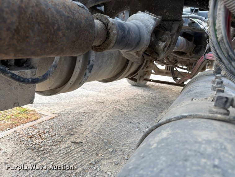 image for item EL0112 2016 Kenworth T880 semi truck