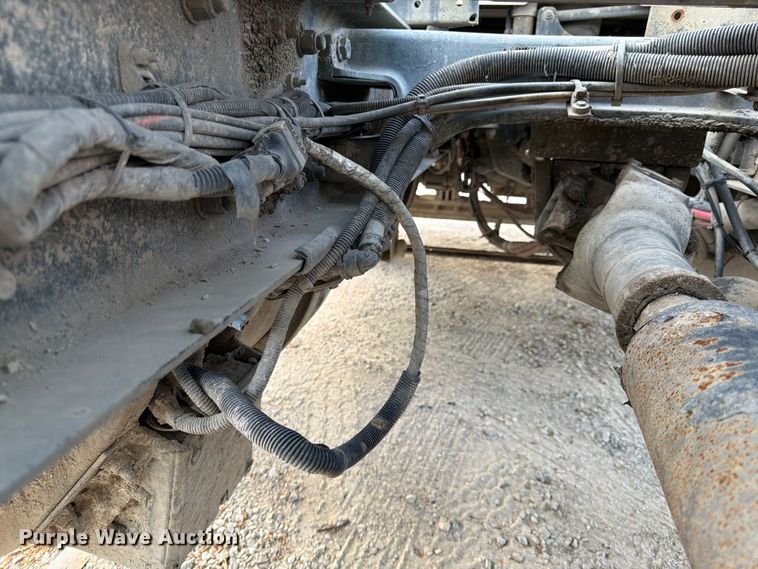 image for item EL0112 2016 Kenworth T880 semi truck