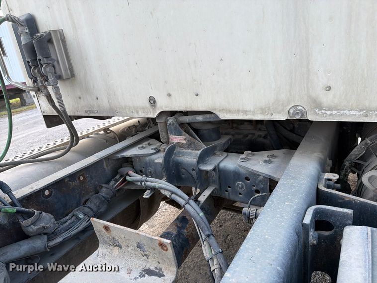 image for item EL0112 2016 Kenworth T880 semi truck