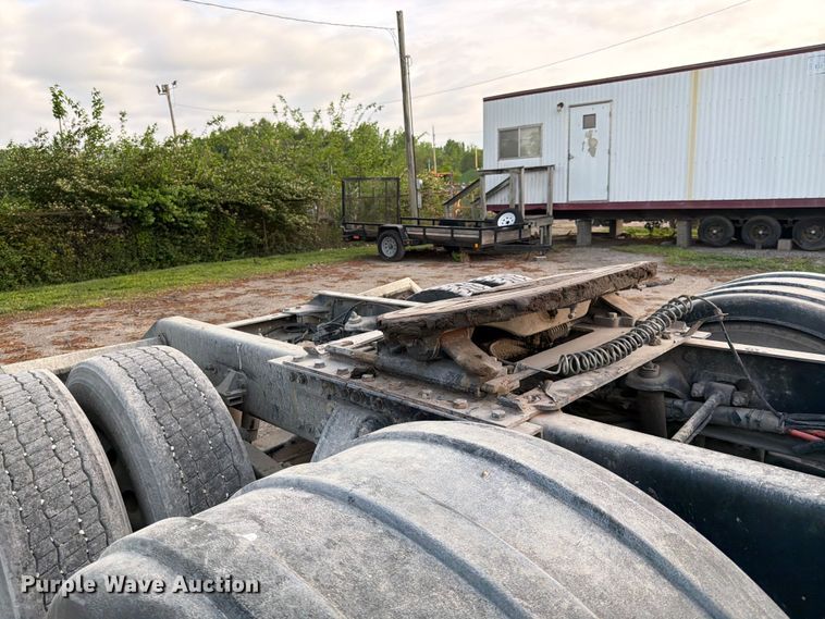 image for item EL0112 2016 Kenworth T880 semi truck