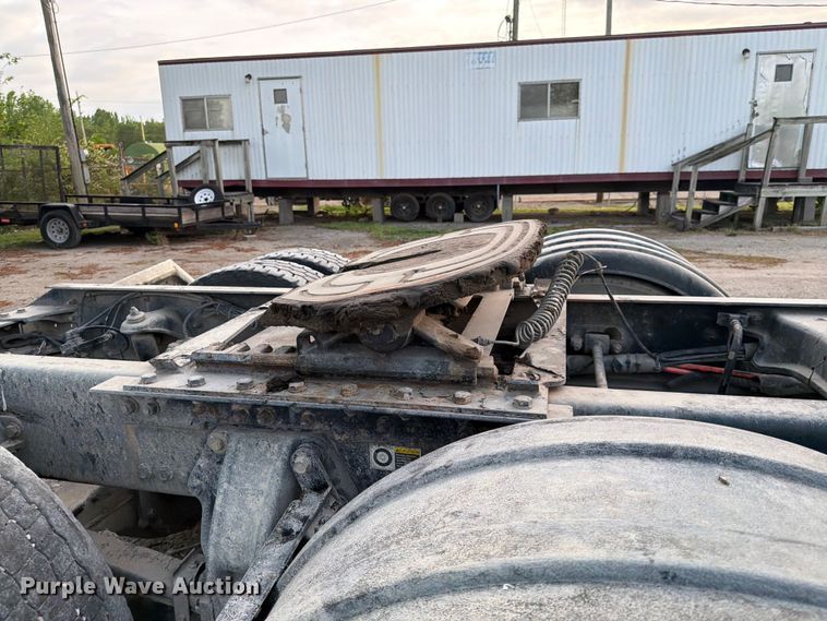 image for item EL0112 2016 Kenworth T880 semi truck