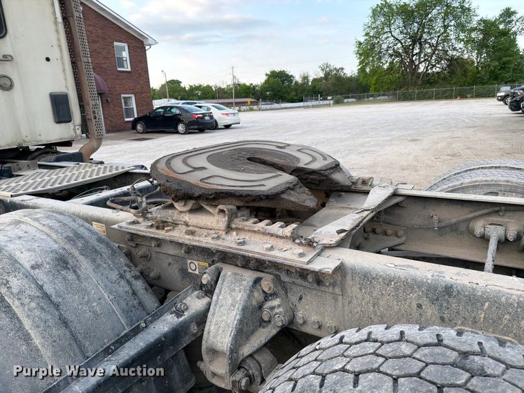 image for item EL0112 2016 Kenworth T880 semi truck