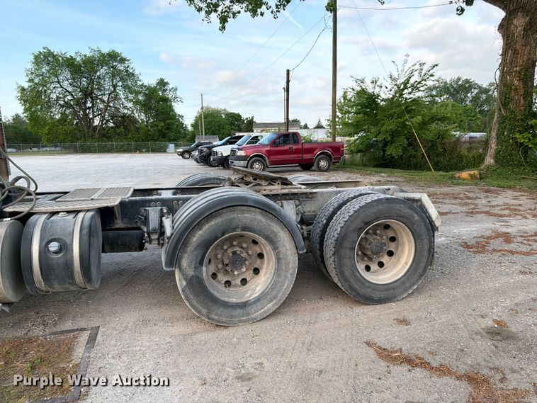 image for item EL0112 2016 Kenworth T880 semi truck