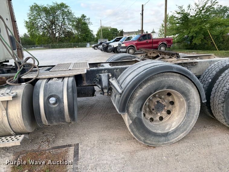 image for item EL0112 2016 Kenworth T880 semi truck