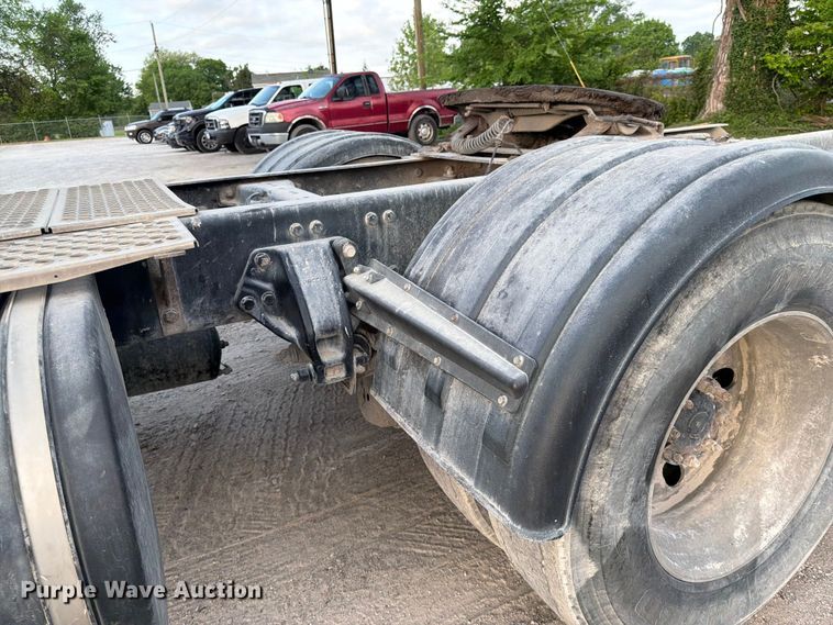 image for item EL0112 2016 Kenworth T880 semi truck