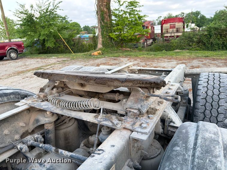 image for item EL0112 2016 Kenworth T880 semi truck