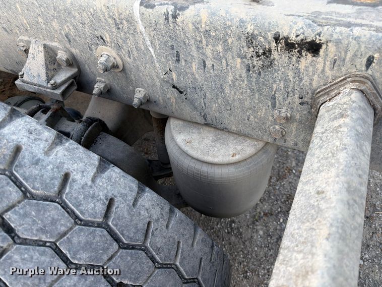 image for item EL0112 2016 Kenworth T880 semi truck