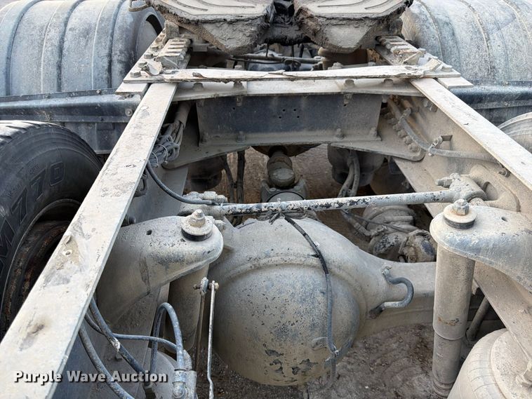 image for item EL0112 2016 Kenworth T880 semi truck