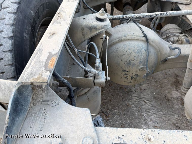 image for item EL0112 2016 Kenworth T880 semi truck