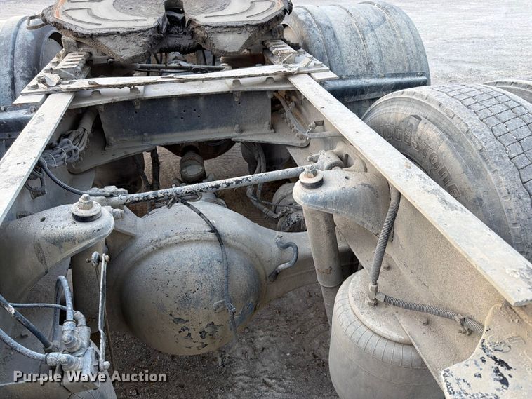 image for item EL0112 2016 Kenworth T880 semi truck