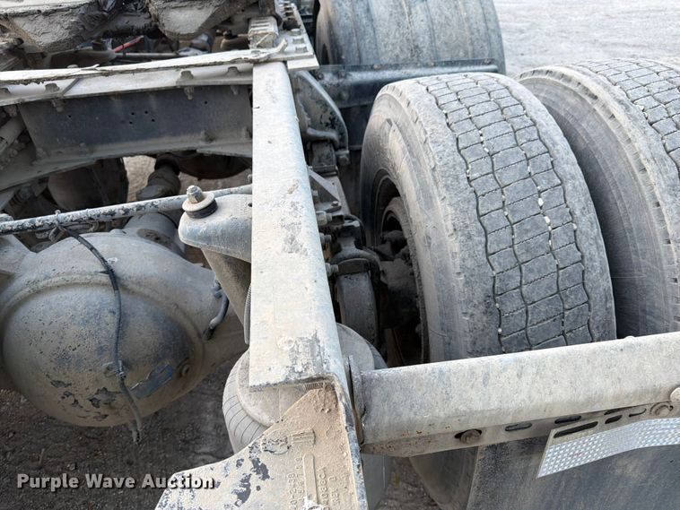 image for item EL0112 2016 Kenworth T880 semi truck