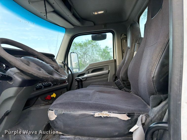 image for item EL0112 2016 Kenworth T880 semi truck